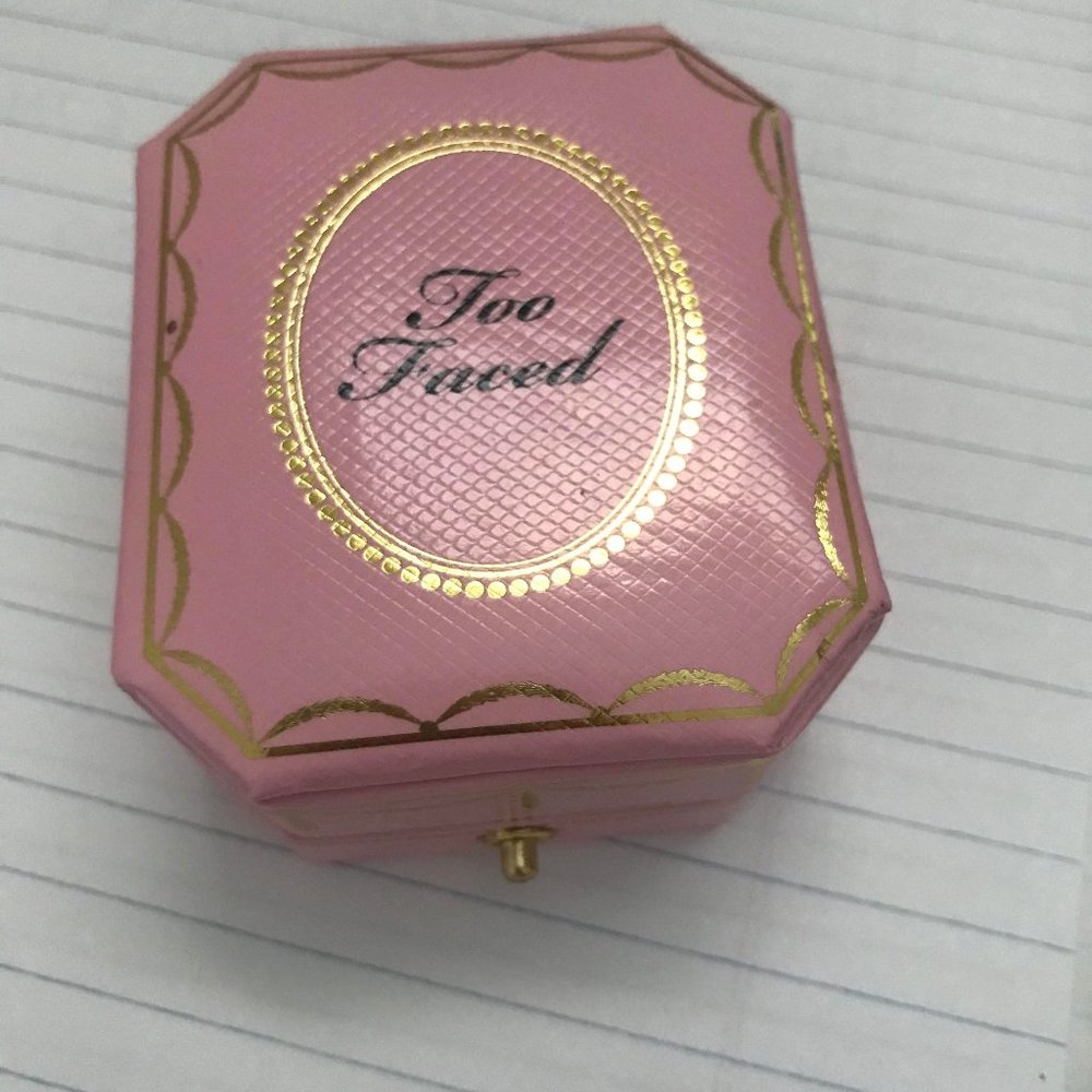 Too Faced Highlighter